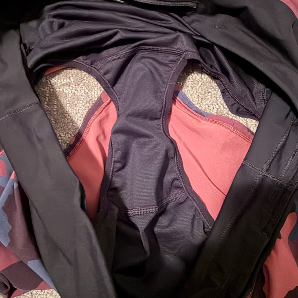 Lululemon Speed shorts Red Camouflage - Picture 4 of 4